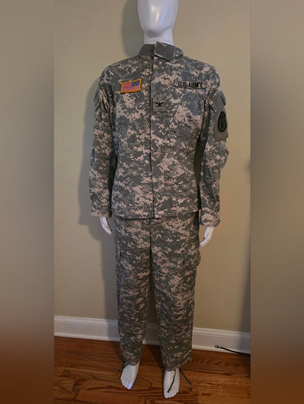 US Army Combat Camo Uniform ACU Pants Sz Med Jacket Sz Large.